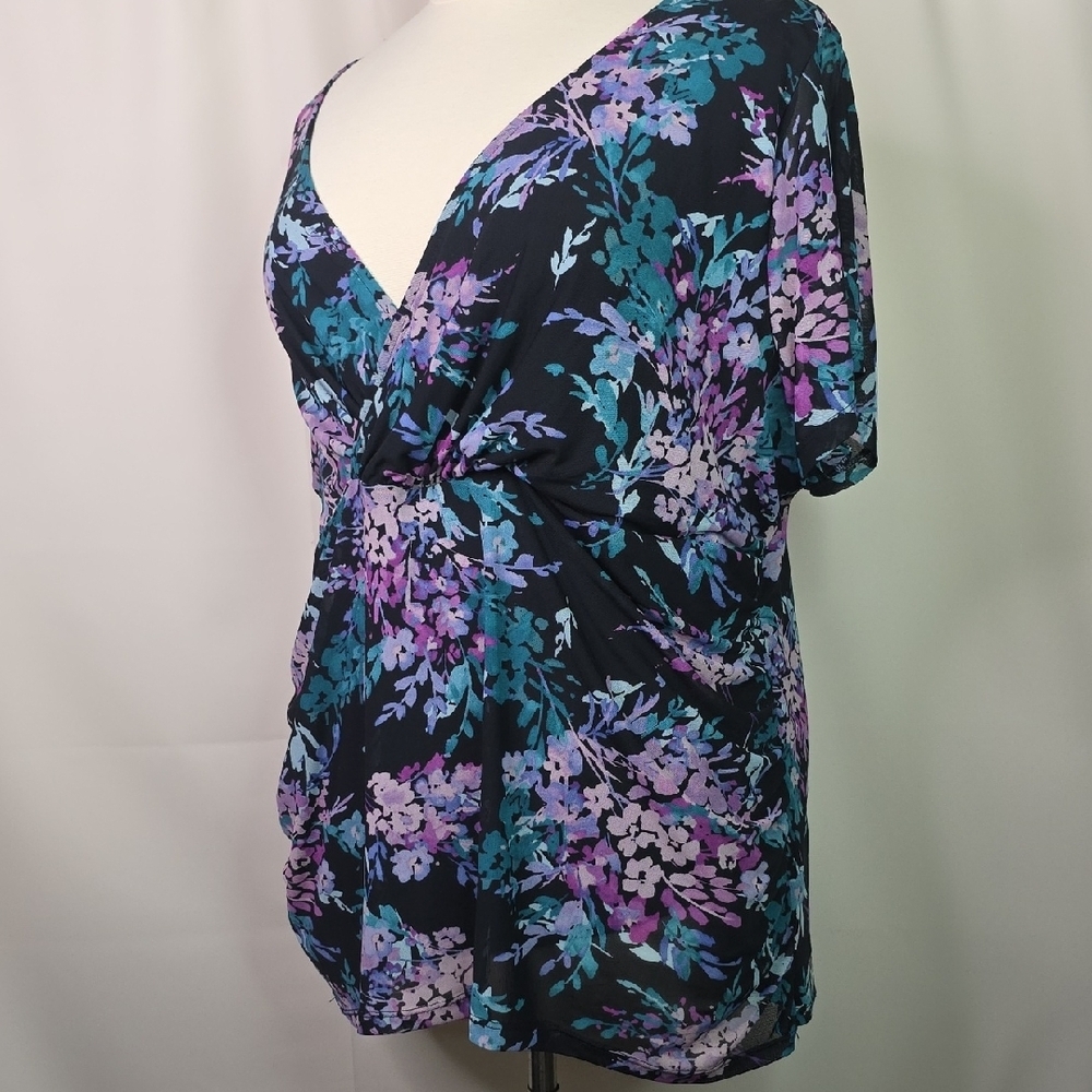 Torrid‎ Plus Size 4X 4 26 Floral Black Purple Multi V-Neck Top Spring Blouse Guc - Picture 10 of 10